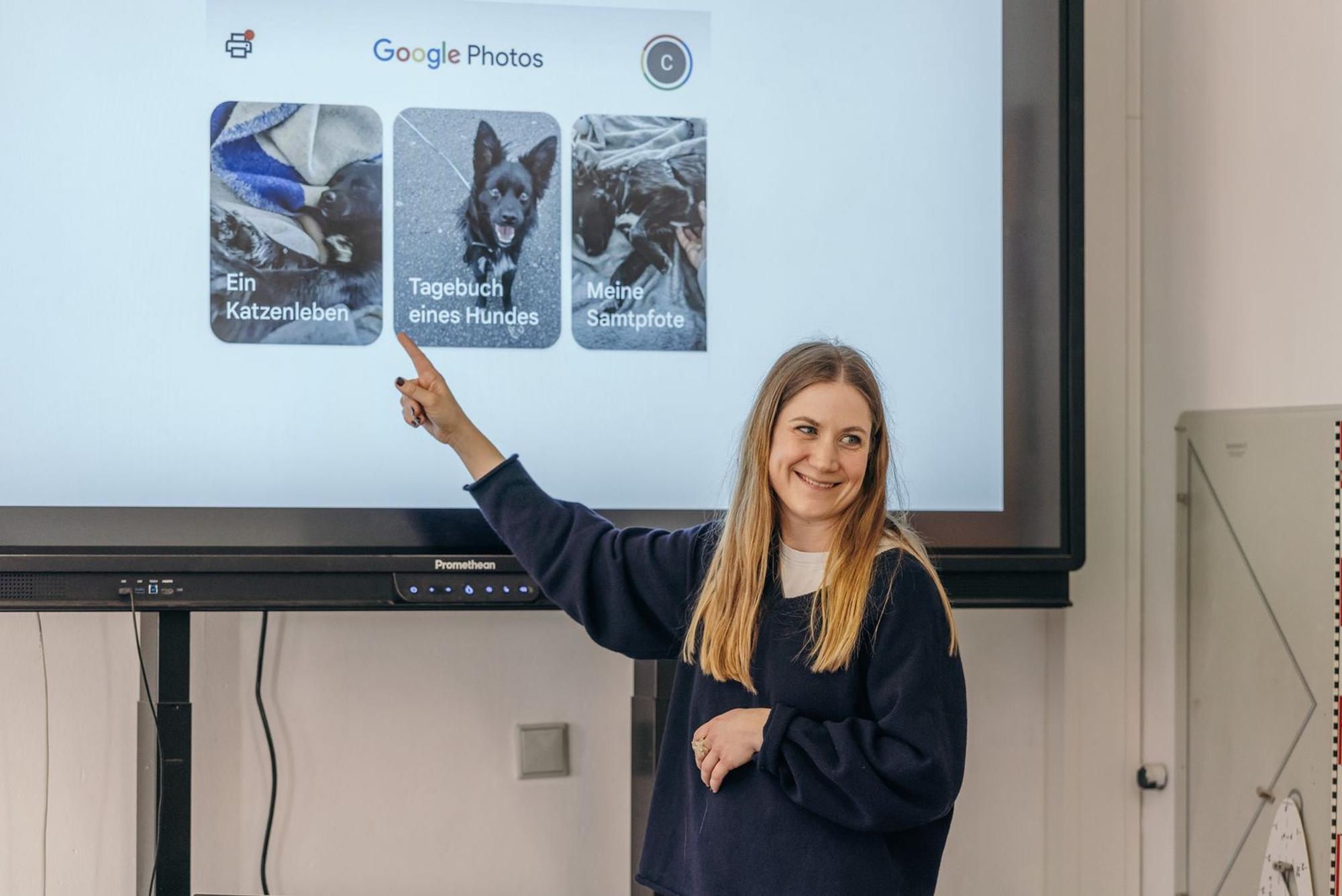 Auch Charlotte arbeitet ehrenamtlich bei „Life Teachers“ und möchte den jungen Menschen beibringen, wie die KI tickt. (Bild: ZDF/Jens Gyarmaty)