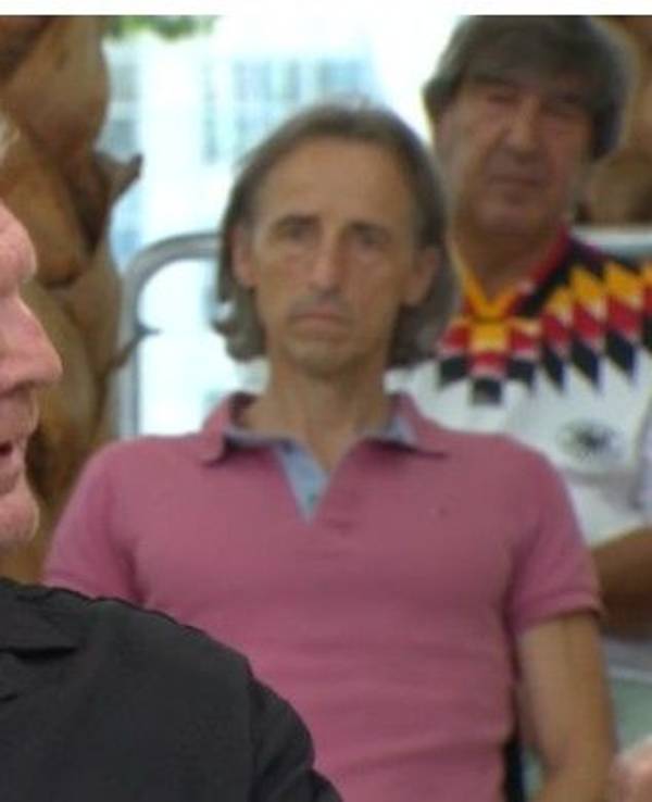 Stefan Effenberg sitzt als Experte beim Sport1-Doppelpass