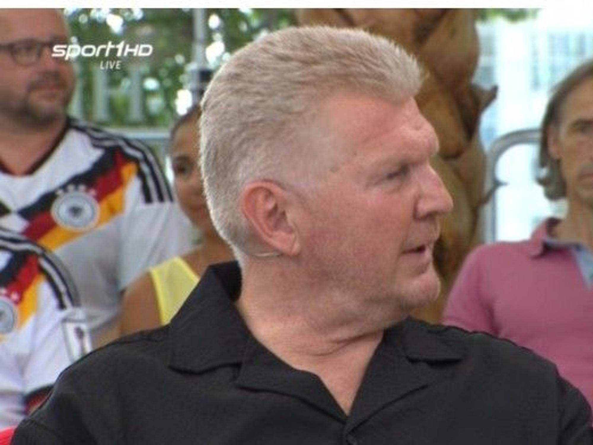 Stefan Effenberg sitzt als Experte beim Sport1-Doppelpass