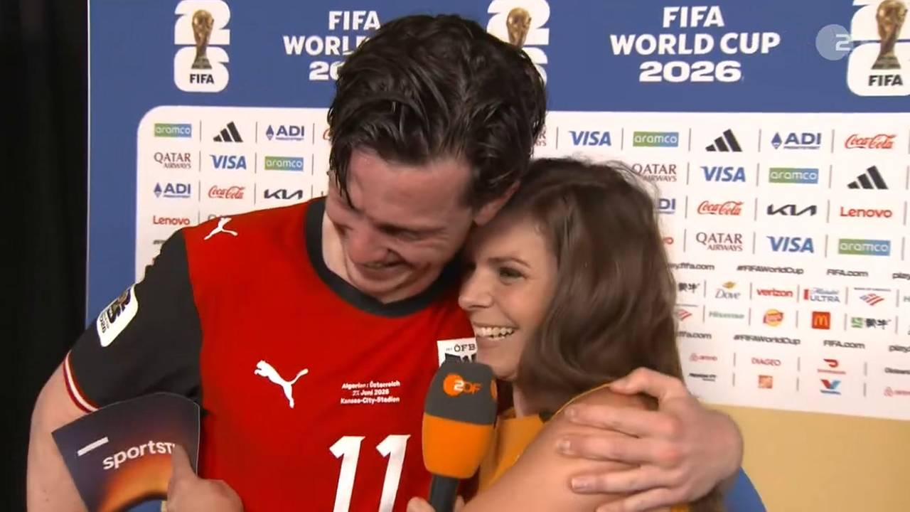 Umarmung von Michael Gregoritsch und Amelie Stiefvatter.