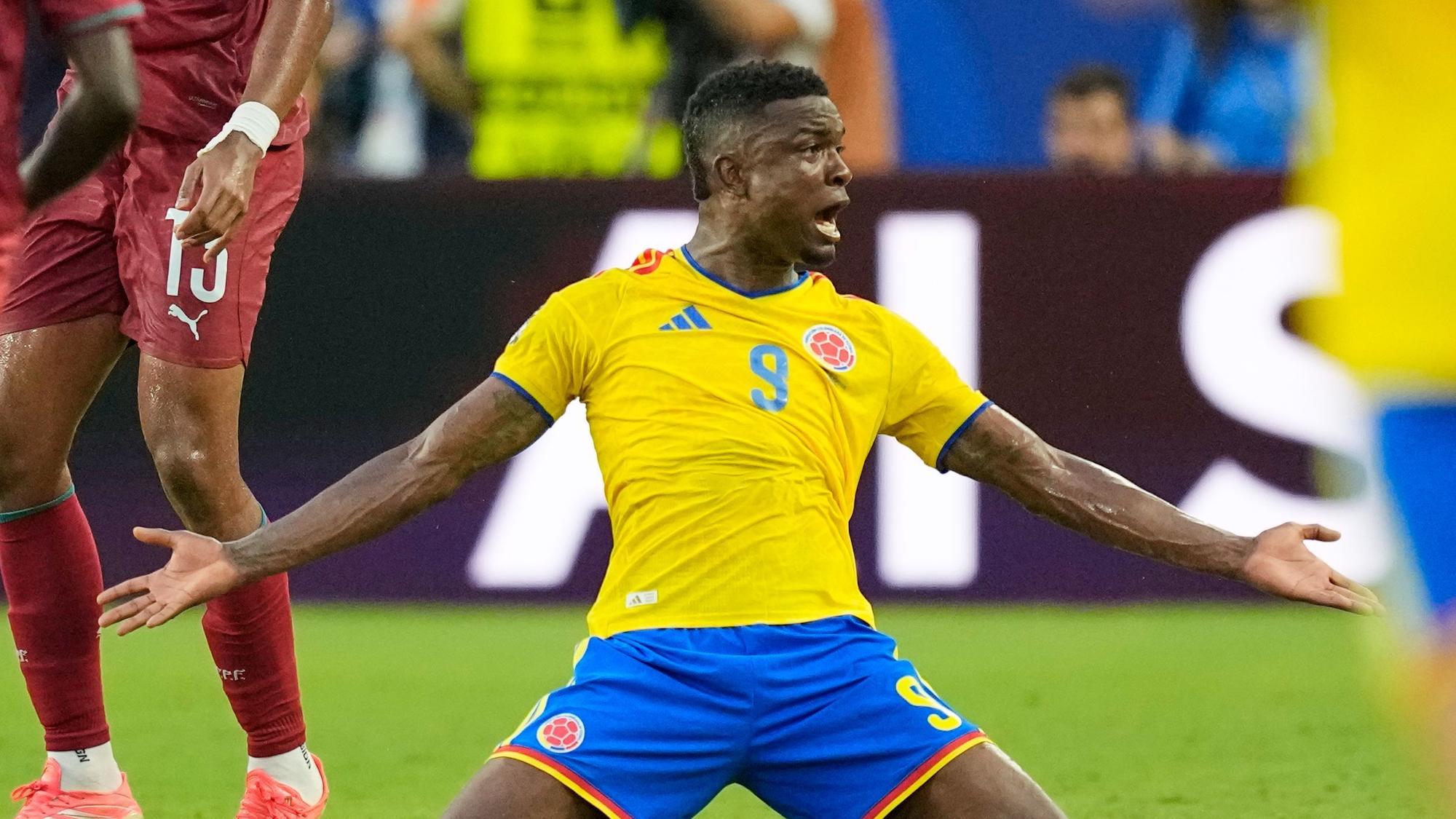Jhon Córdoba hadert nach einer vergebenen Chance.
