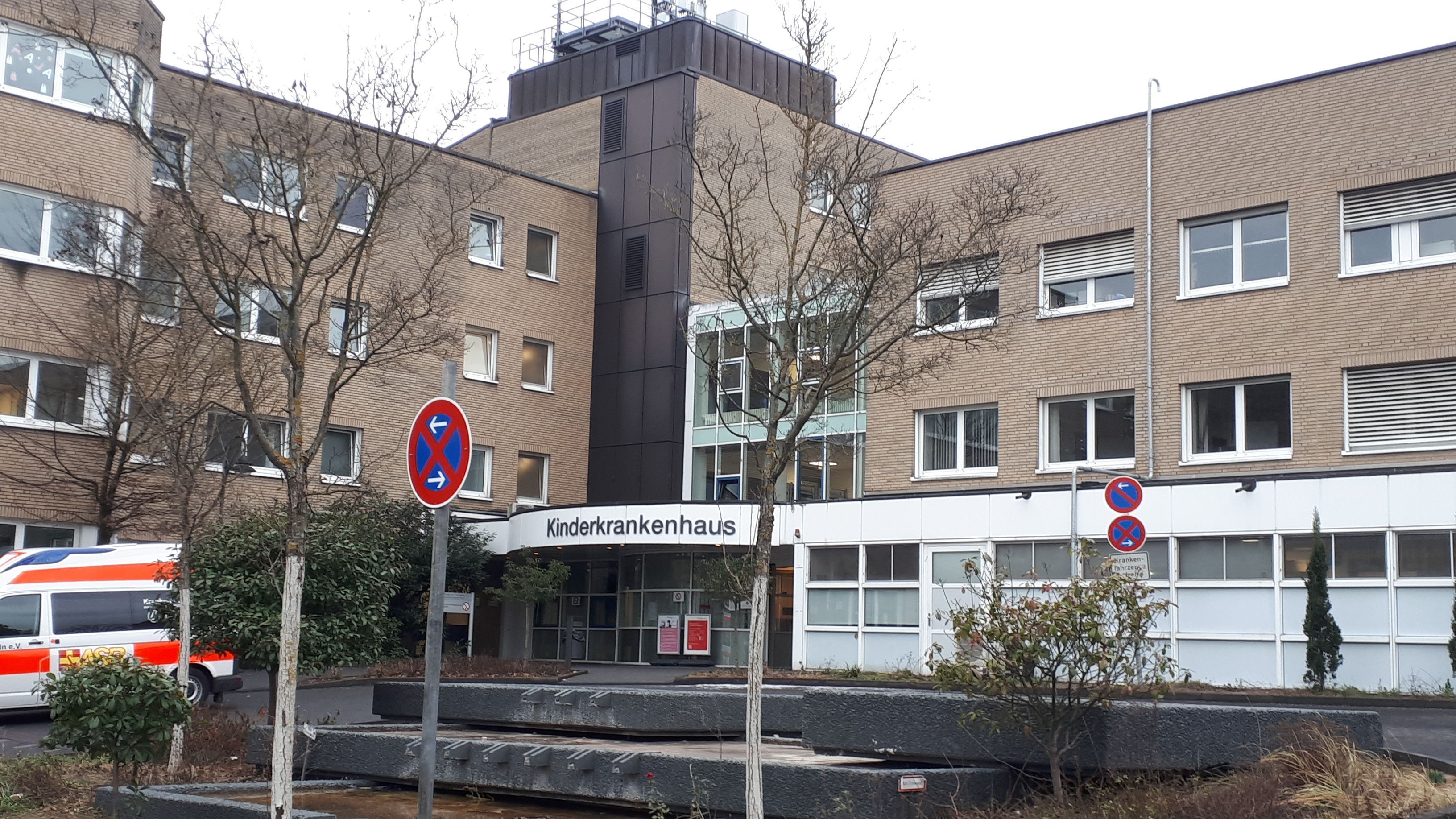 Findet der Kampfmittelbeseitigungsdienst im Johannes-Giesberts-Park einen Blindgänger, muss das benachbarte Kinderkrankenhaus an der Amsterdamer Straße komplett evakuiert werden.