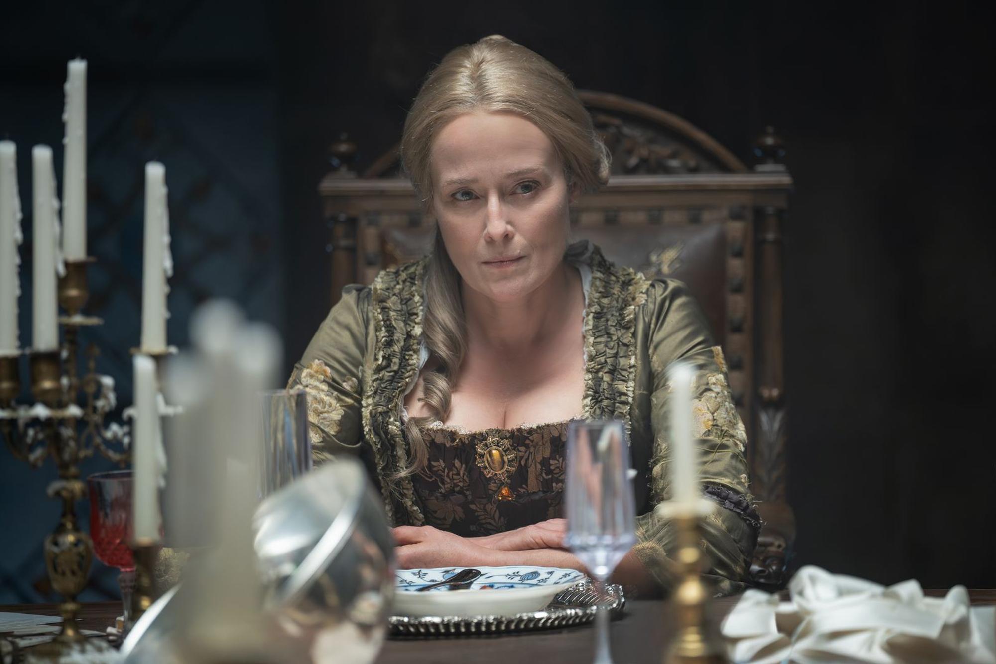 Jennifer Ehle spielt Lestats Mutter, die Comtessa Gabriella. (Bild: 2026 Vampire Chronicles Productions LLC)