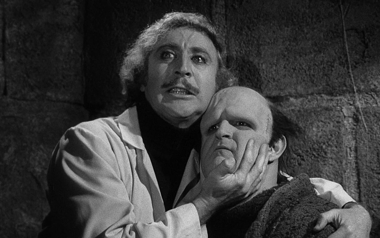 Dr. Frederick Frankenstein (Gene Wilder, links), pardon: Fronkenstein mit seiner Schöpfung, dem Monster (Peter Boyle). „Frankenstein Junior“ ist der dritte und letzte Film, den Mel Brooks und sein kongenialer Partner Wilder gedreht haben. (Bild:  20th Century Studios)