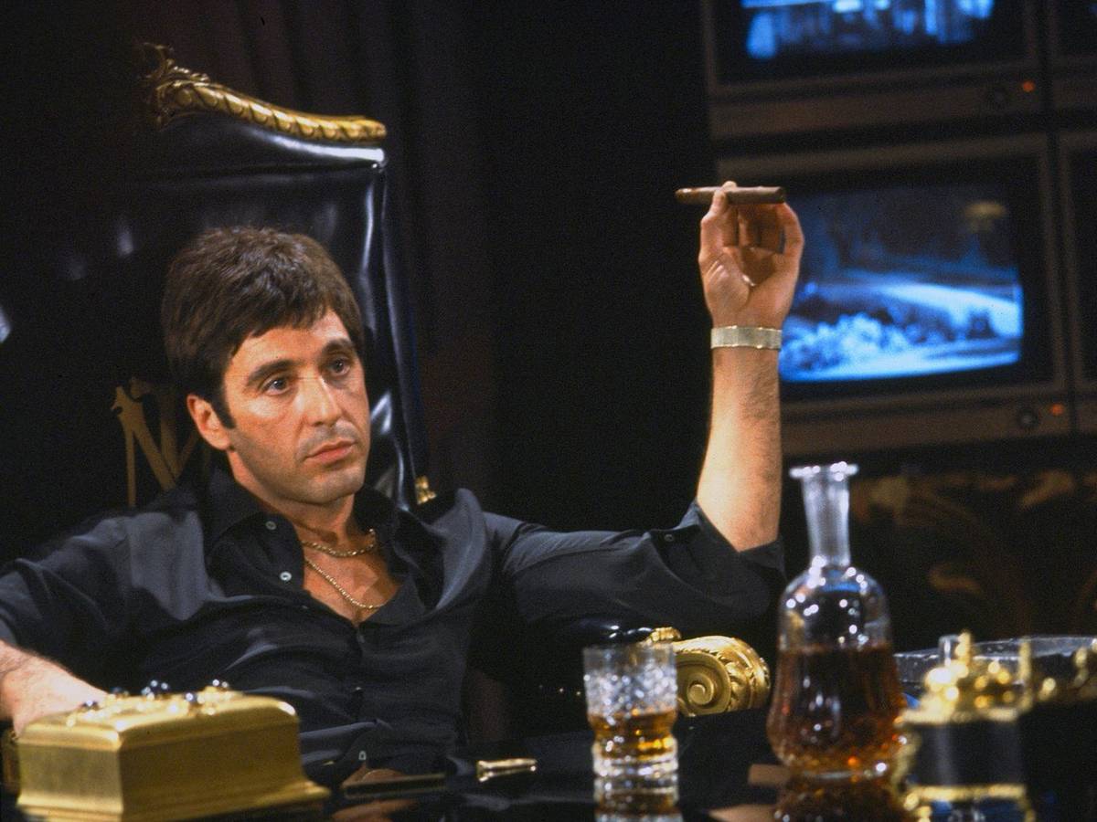 Al Pacino spielt „Scarface“ Tony Montana, der vom Tellerwäscher zum Drogenboss aufsteigt. (Bild: Universal Pictures)