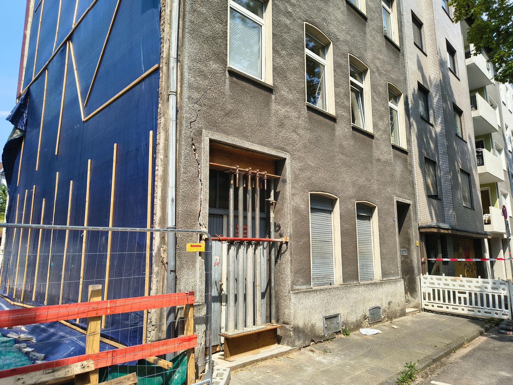Blick auf das Riss-Haus in der Thumbstraße. Alle Bewohner mussten das Haus verlassen.