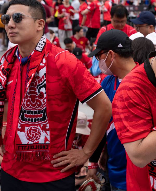 Ein koreanischer Fan muss getröstet werden.
