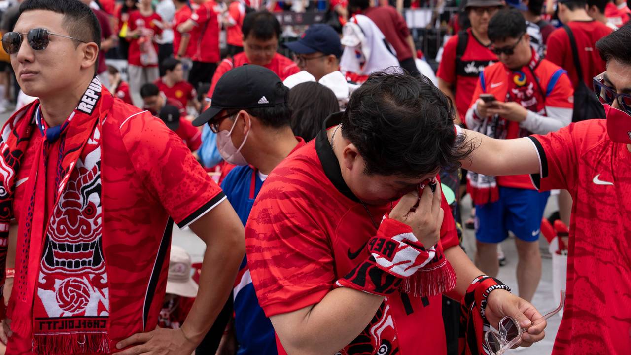 Ein koreanischer Fan muss getröstet werden.