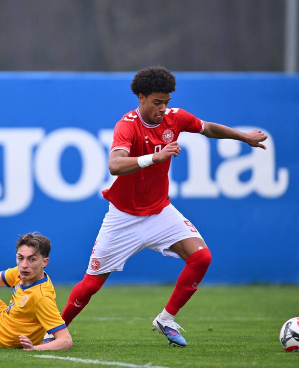 Malik Pimpong im Trikot der dänischen U18-Nationalmannschaft.