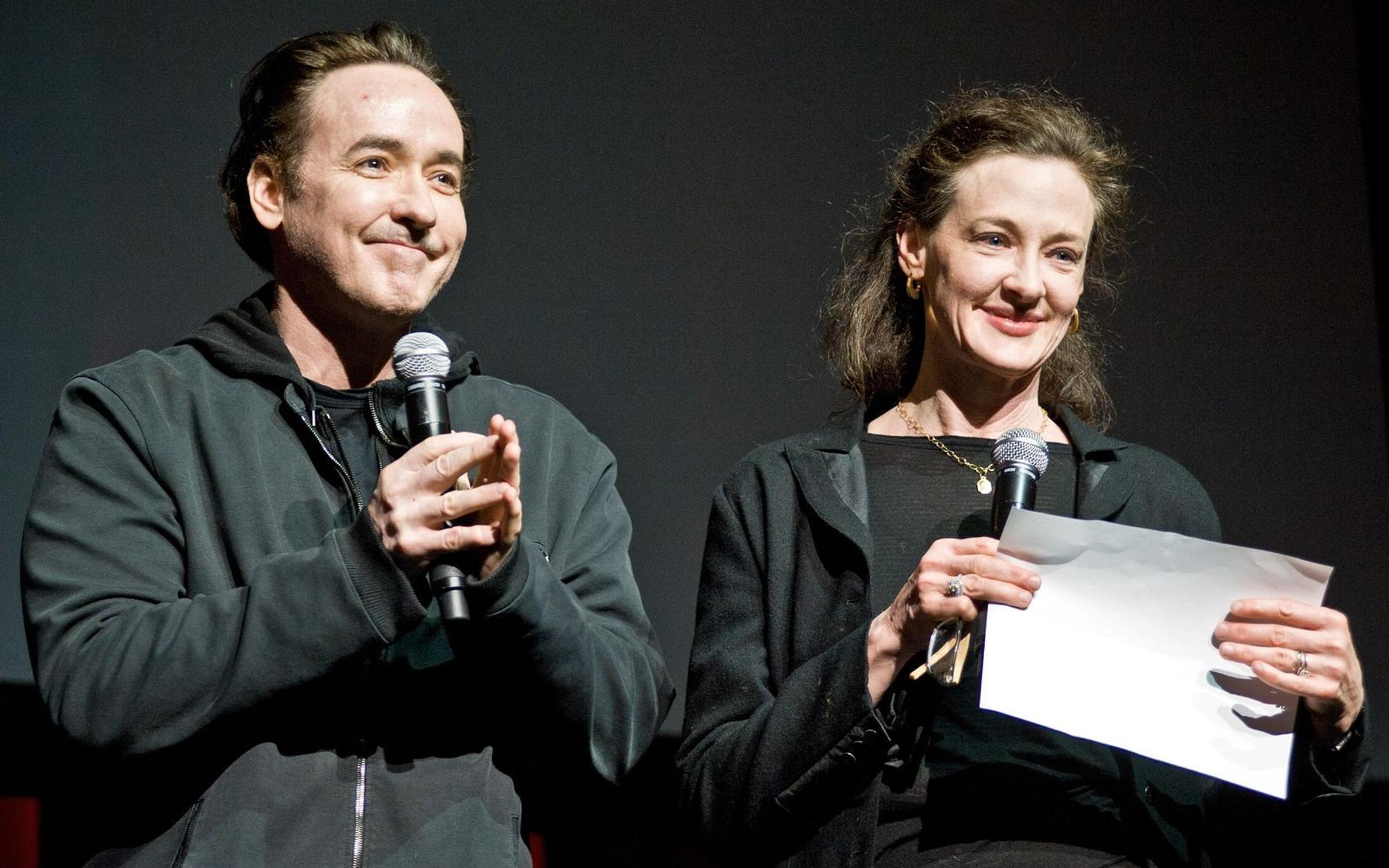 Der Apfel fällt nicht weit vom Stamm: John Cusacks Vater und seine Schwestern Ann und Joan (Bild) sind ebenfalls Schauspieler. (Bild: Timothy Hiatt/Getty Images)