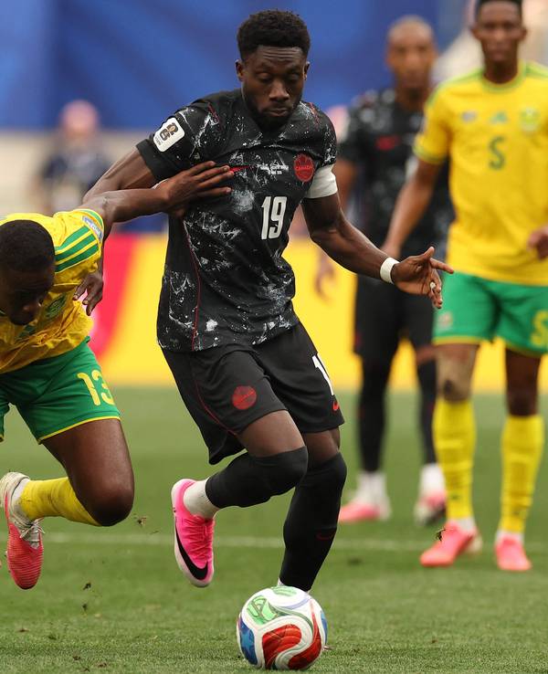 Dribbling von Alphonso Davies im WM-Spiel gegen Südafrika.