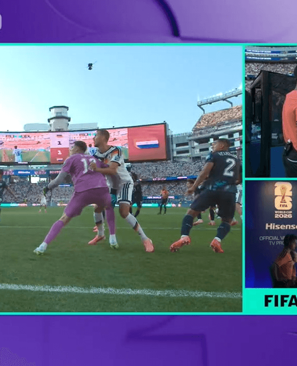 Um diese Szene beim WM-Spiel von Deutschland gegen Paraguay gab es mächtig Ärger. Foto: Screenshot ZDF