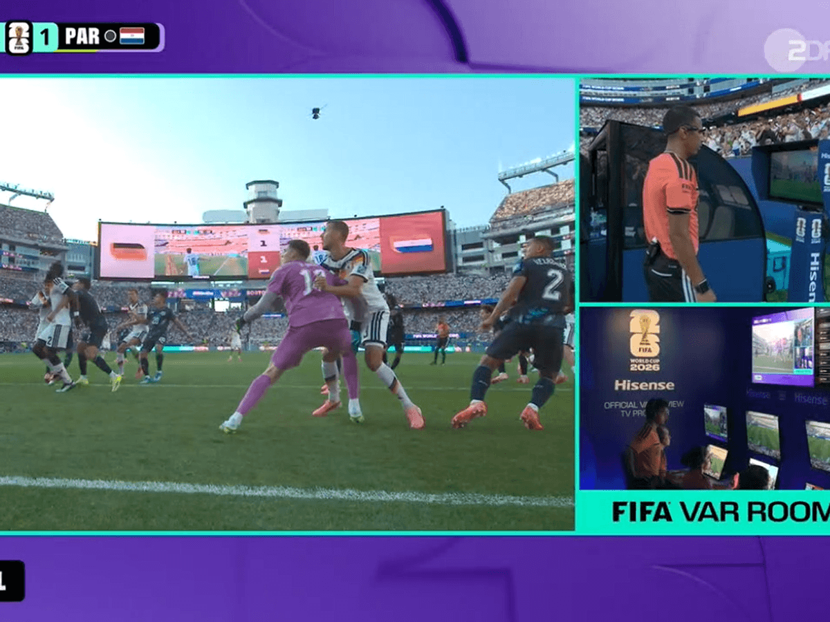Um diese Szene beim WM-Spiel von Deutschland gegen Paraguay gab es mächtig Ärger. Foto: Screenshot ZDF