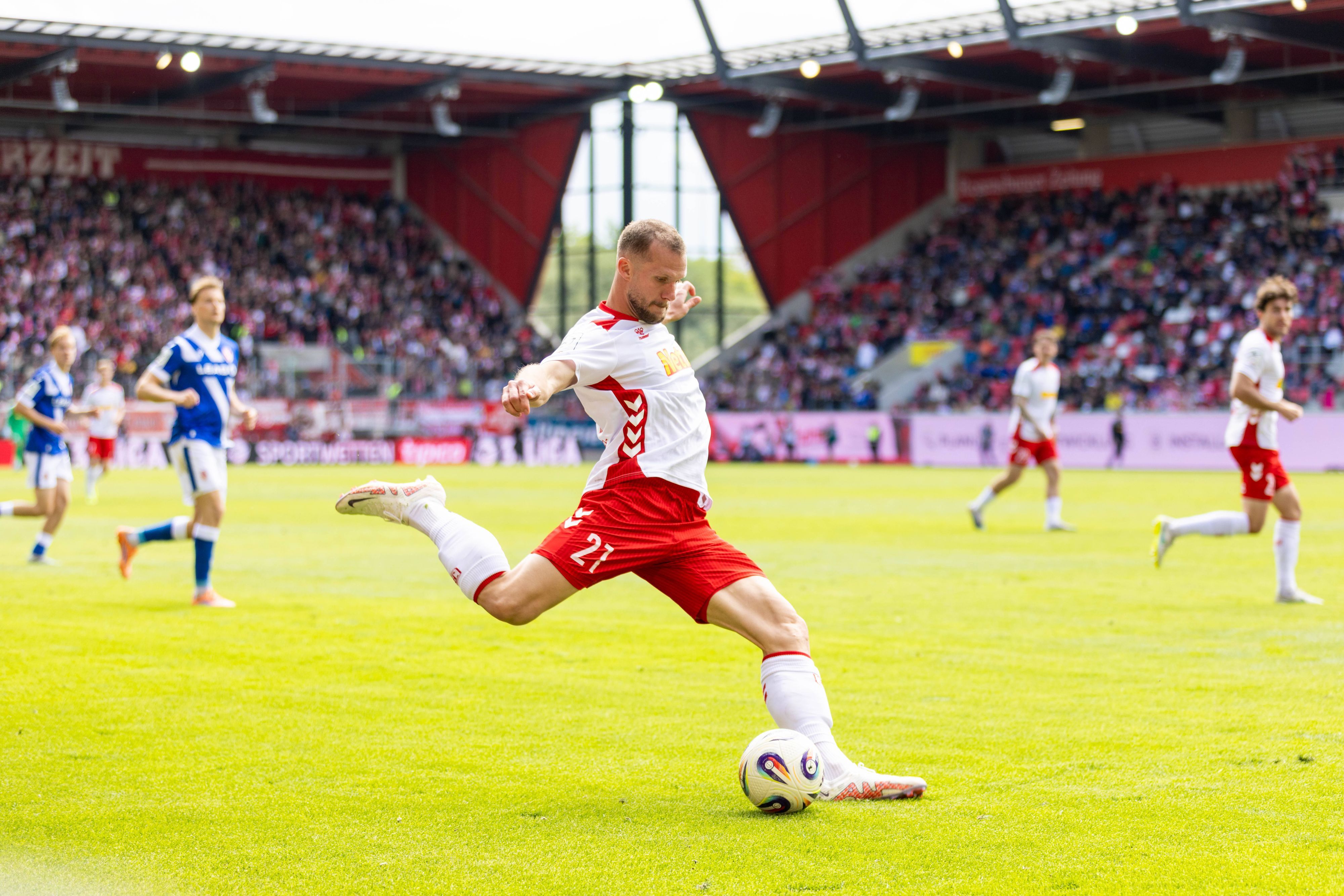 Eric Hottmann holt zu einem Schuss aus.