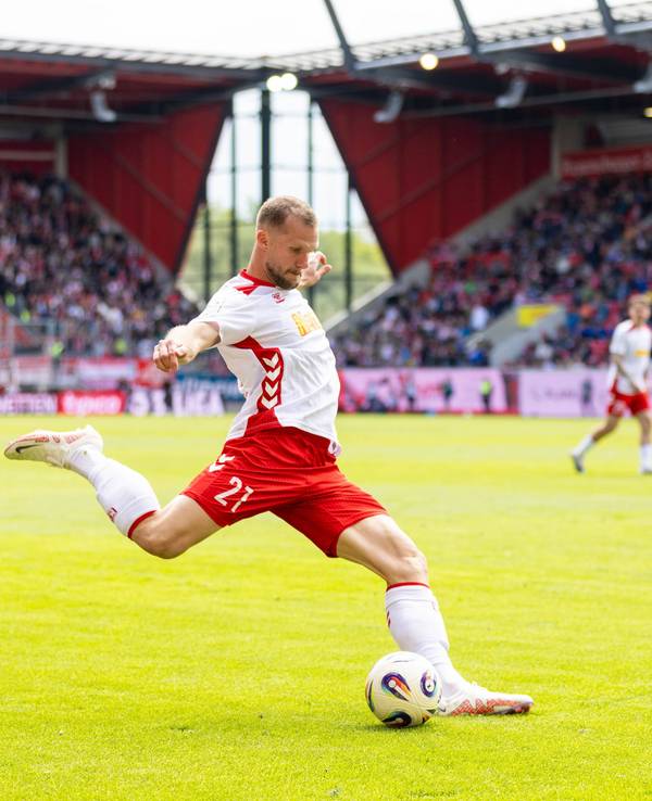 Eric Hottmann holt zu einem Schuss aus.