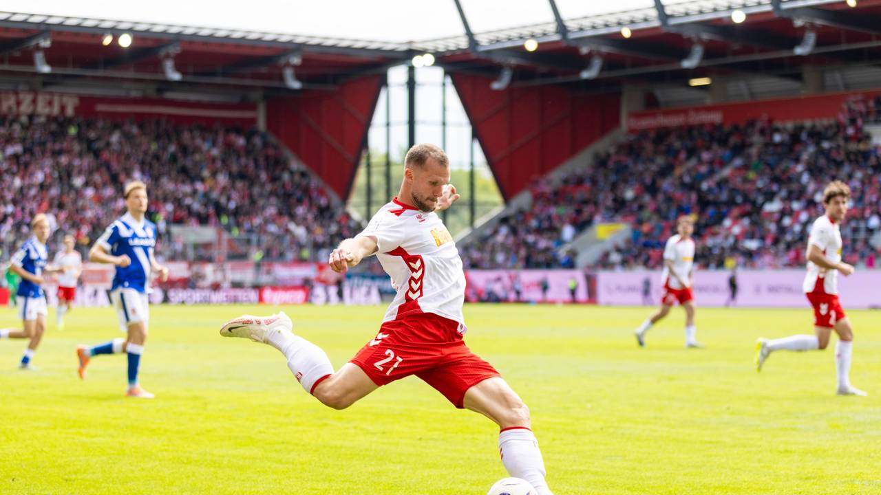 Eric Hottmann holt zu einem Schuss aus.