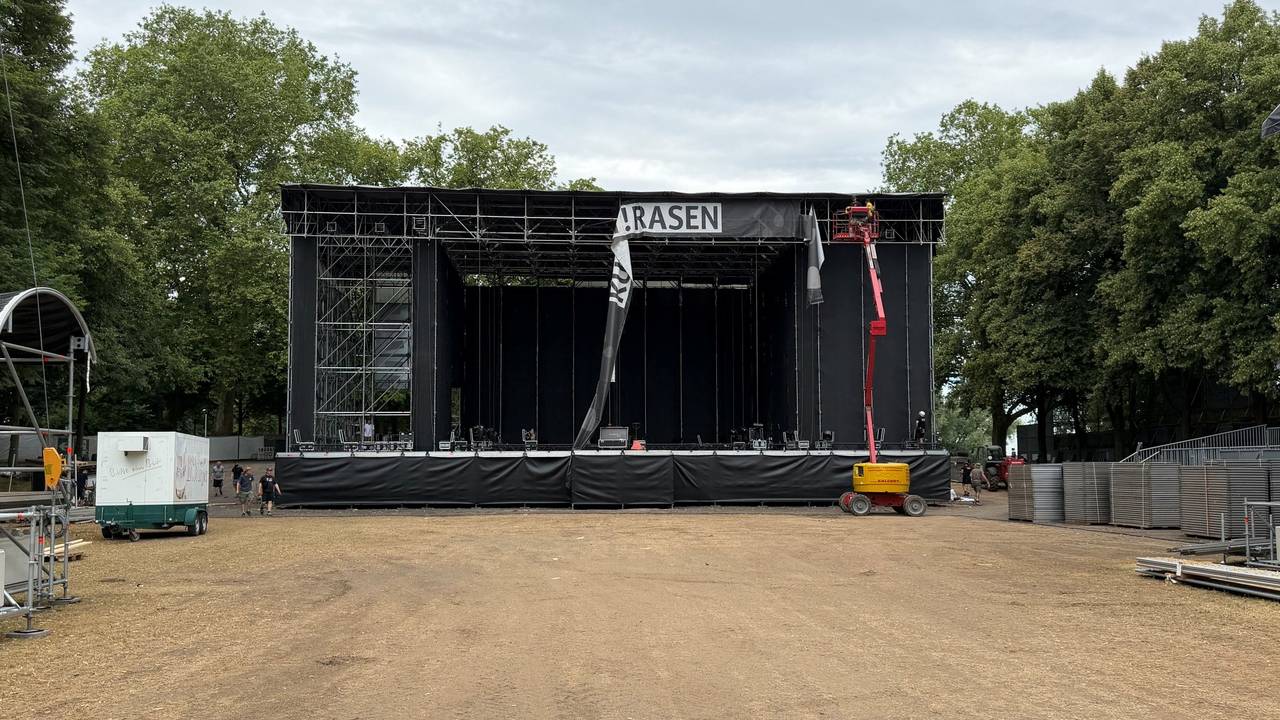 Blick auf die KunstRasen-Bühne in Bonn.