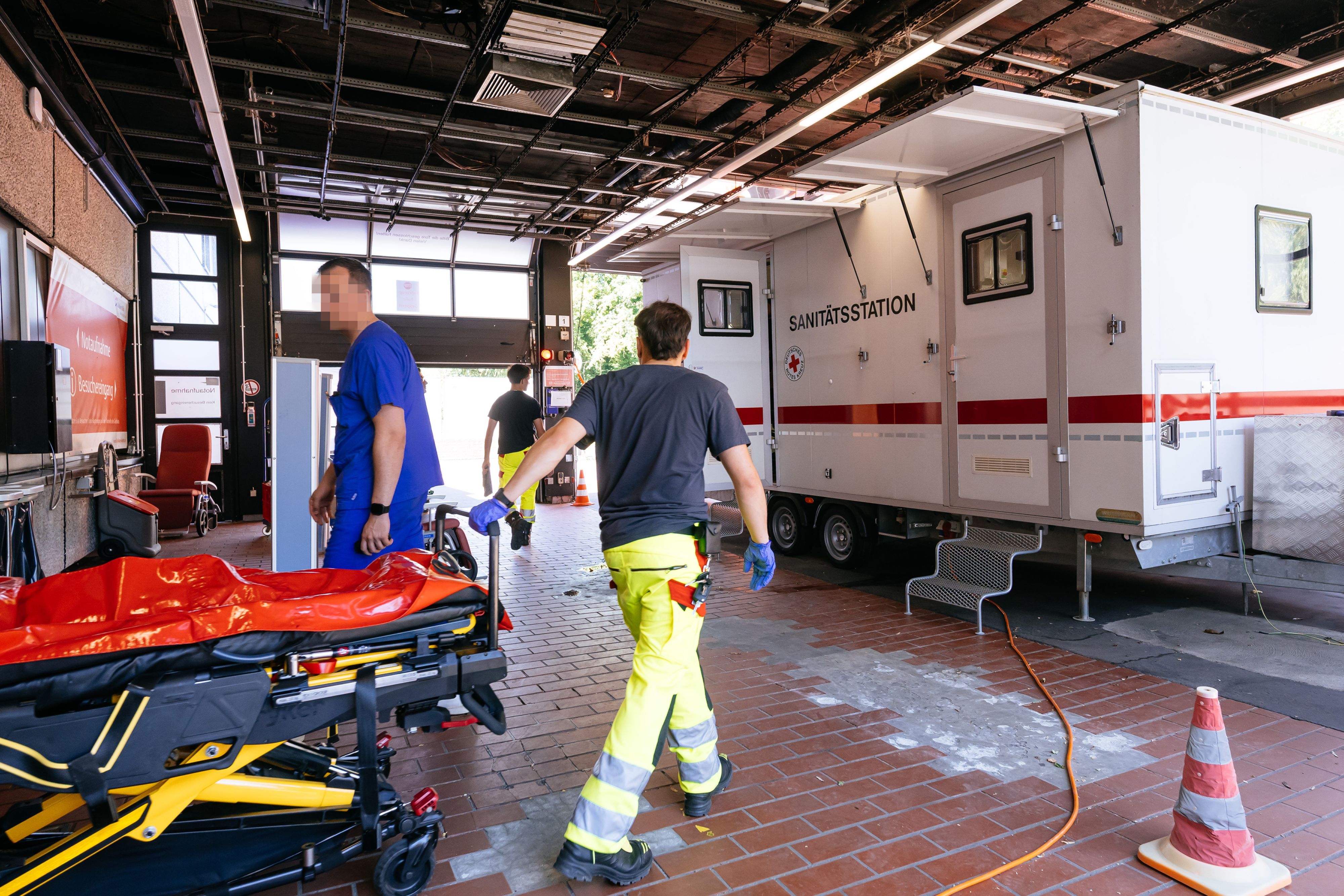 Krankenhaus in Köln-Merheim: Hier wurde eine zusätzliche Aufnahmestation für Hitze-Patienten errichtet.