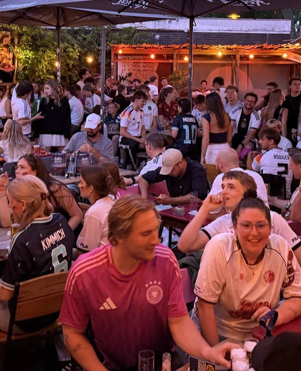 Public Viewing in Köln im Bumann & Sohn.