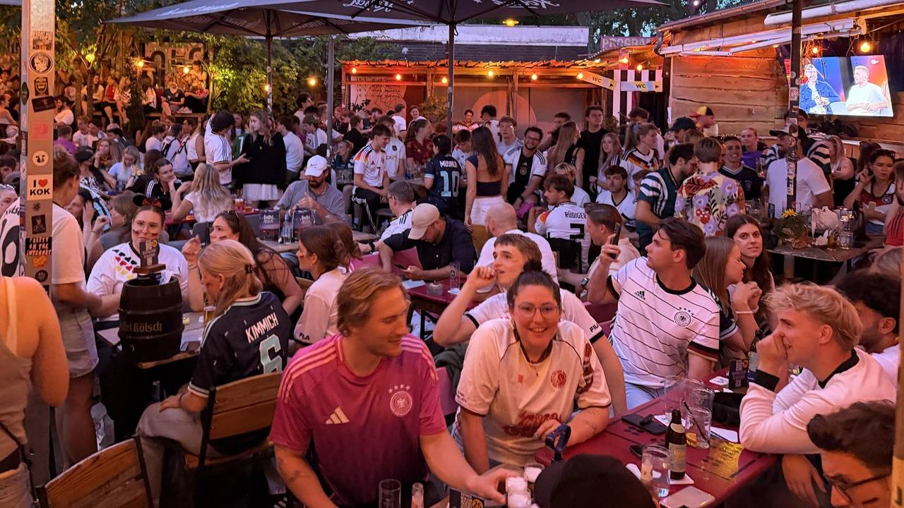 Public Viewing in Köln im Bumann & Sohn.