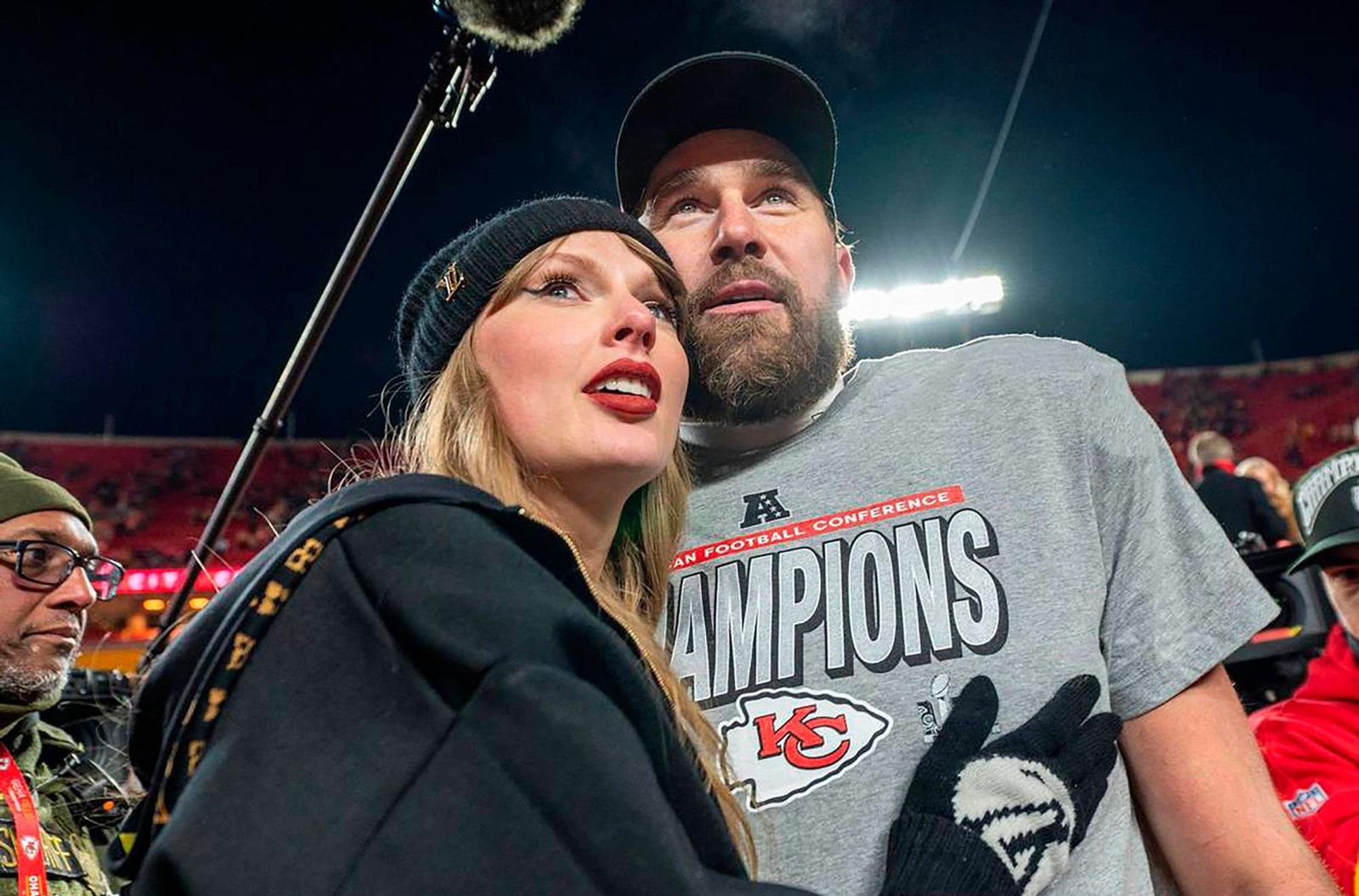 Erst vor kurzem hat sich Taylor Swift mit American-Football-Spieler Travis Kelce verlobt - für Politik scheint im Liebesglück keine Zeit zu bleiben. (Bild: SWR/IMAGO/ZUMA Press Wire)