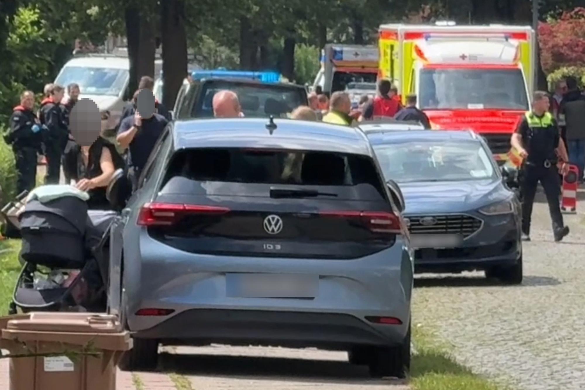 Polizei und Rettungsdienst sind mit einem Großaufgebot im Einsatz.