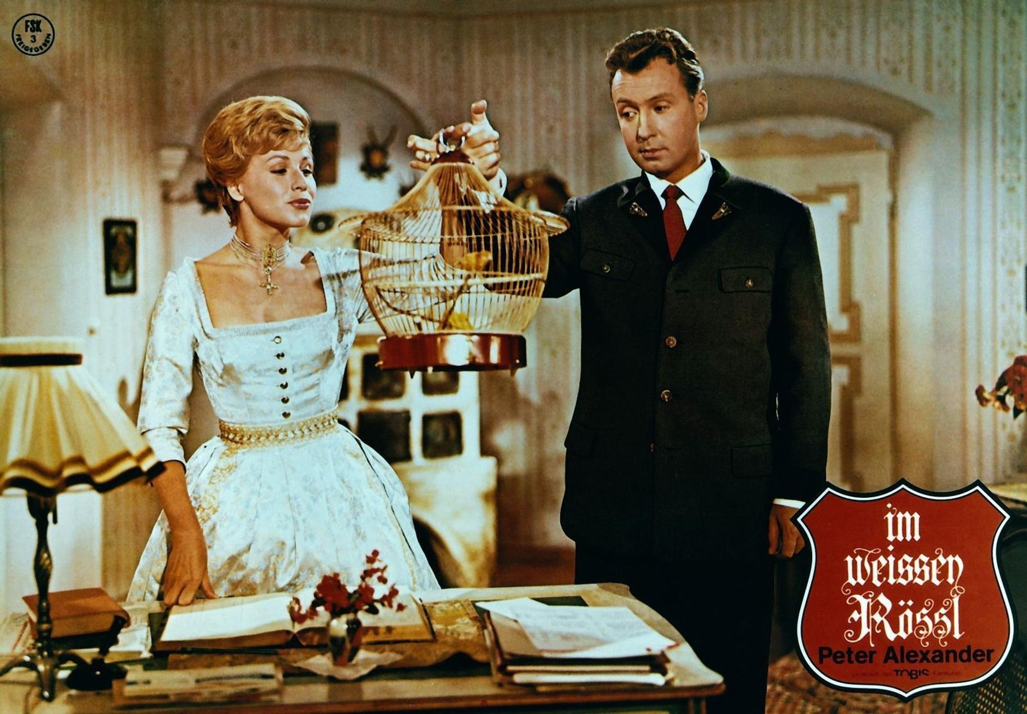 Ein Wiener Charmeur, der zum Liebling des Publikums emporstieg: Peter Alexander - hier in der Kino-Operette „Zum weißen Rössl“ (1960). (Bild: Tobis Filmkunst / teleschau-Archiv)