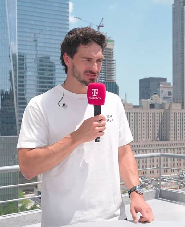 Mats Hummels im Gespräch mit Laura Wontorra.