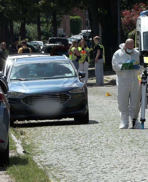 In Stade westlich von Hamburg sind sechs Menschen durch Schüsse gestorben. Ein Tatverdächtiger wurde festgenommen.