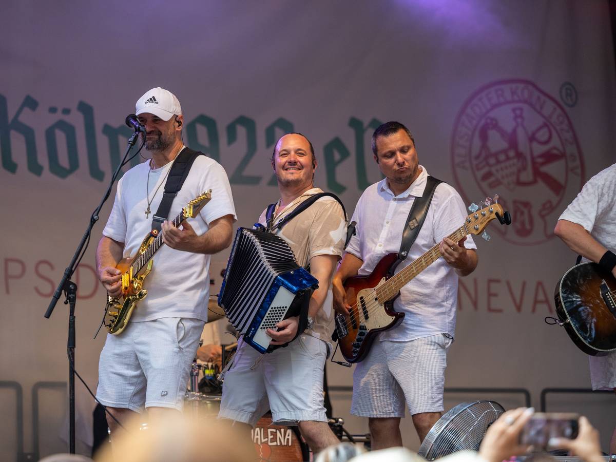 Die Musiker von Eldorado beim Auftritt auf der Bühne.