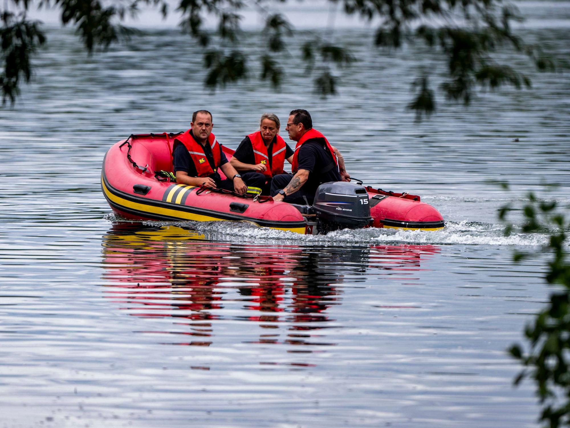 Im Neffelsee war ein 39 Jahre alter Mann vermisst worden. Zahlreiche Taucher und Einsatzkräfte waren im Einsatz.