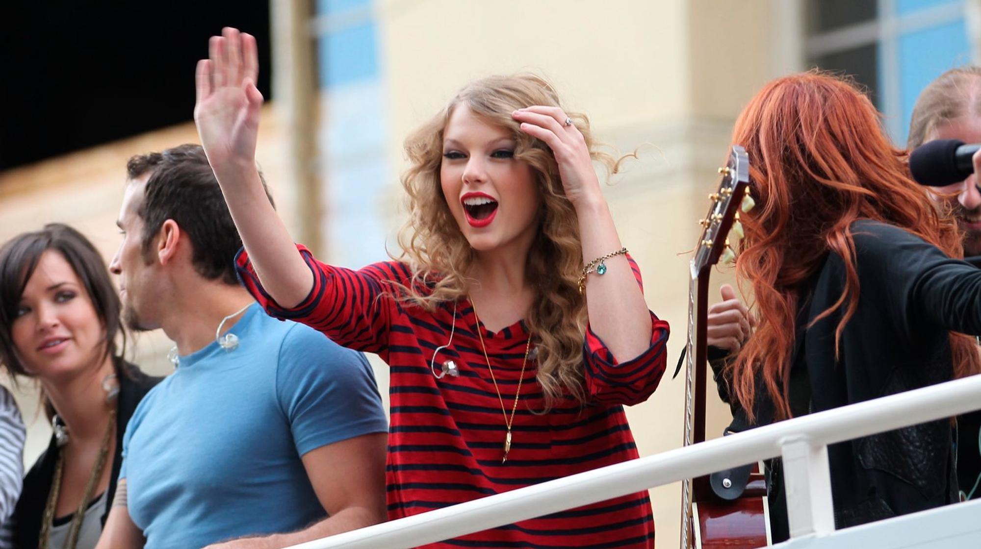 Von Anfang an erkannte Taylor Swift, wie wichtig die Bindung zu ihren Fans für ihren Erfolg ist. (Bild: SWR/Imago/WENN)