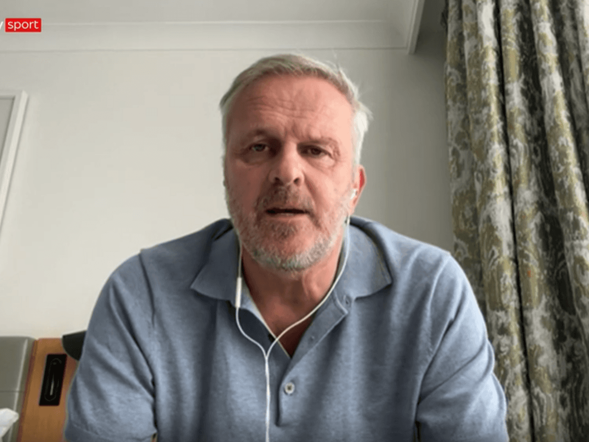 Didi Hamann spricht in einer Schalte bei Sky.