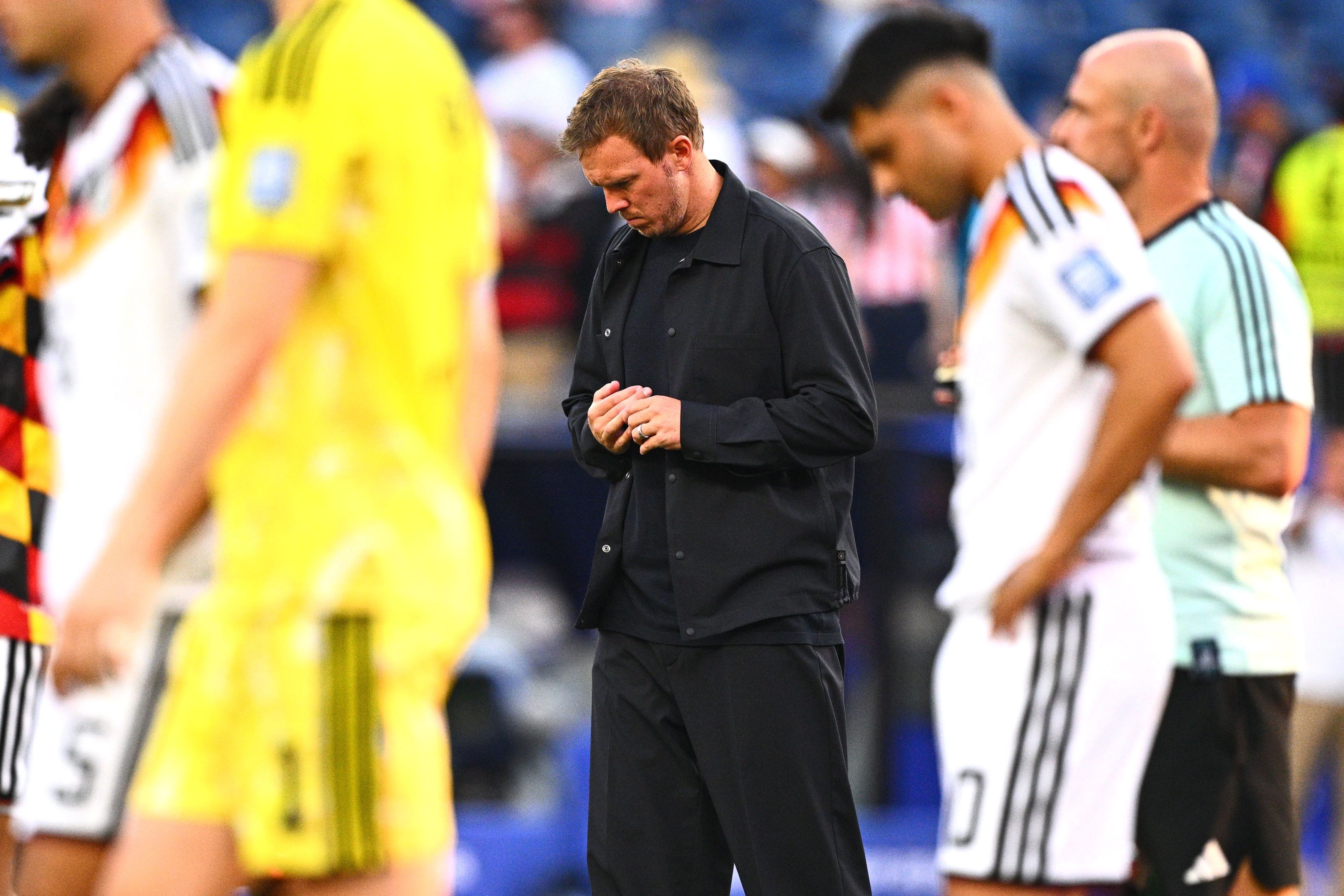 Ein geknickter Julian Nagelsmann beim Deutschland-Spiel während der WM.
