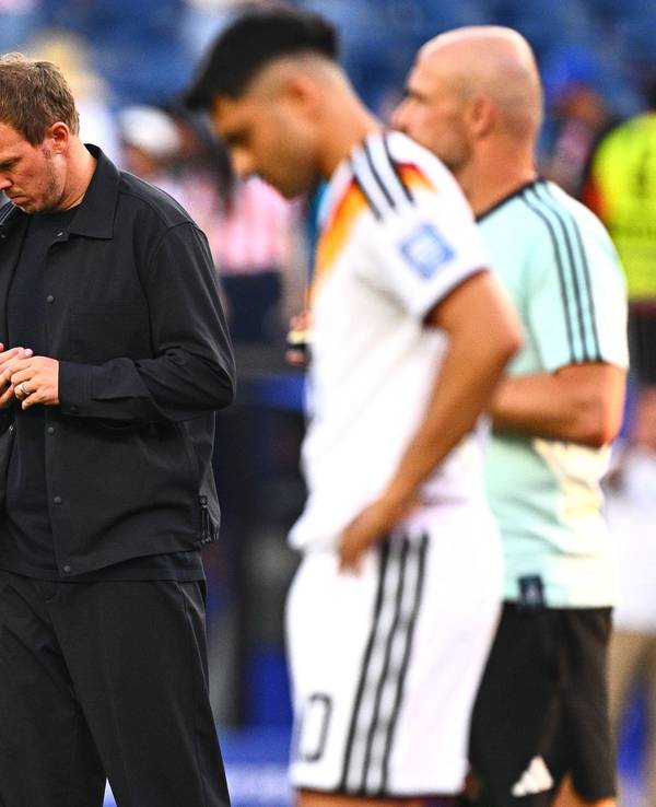 Ein geknickter Julian Nagelsmann beim Deutschland-Spiel während der WM.