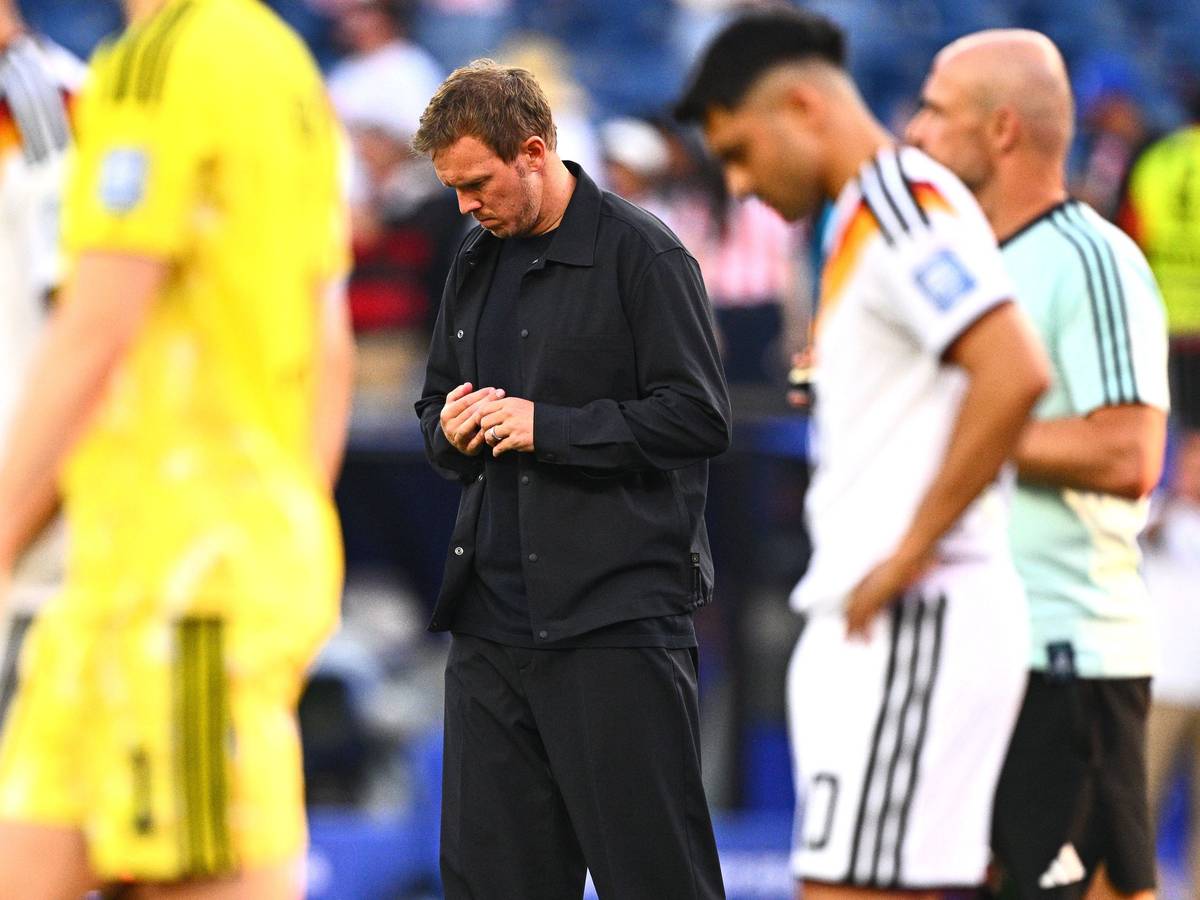 Ein geknickter Julian Nagelsmann beim Deutschland-Spiel während der WM.