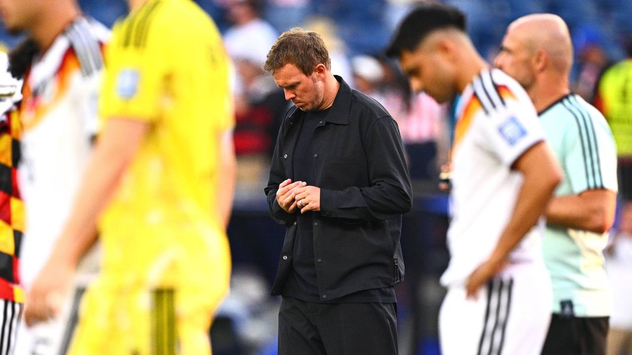 Ein geknickter Julian Nagelsmann beim Deutschland-Spiel während der WM.