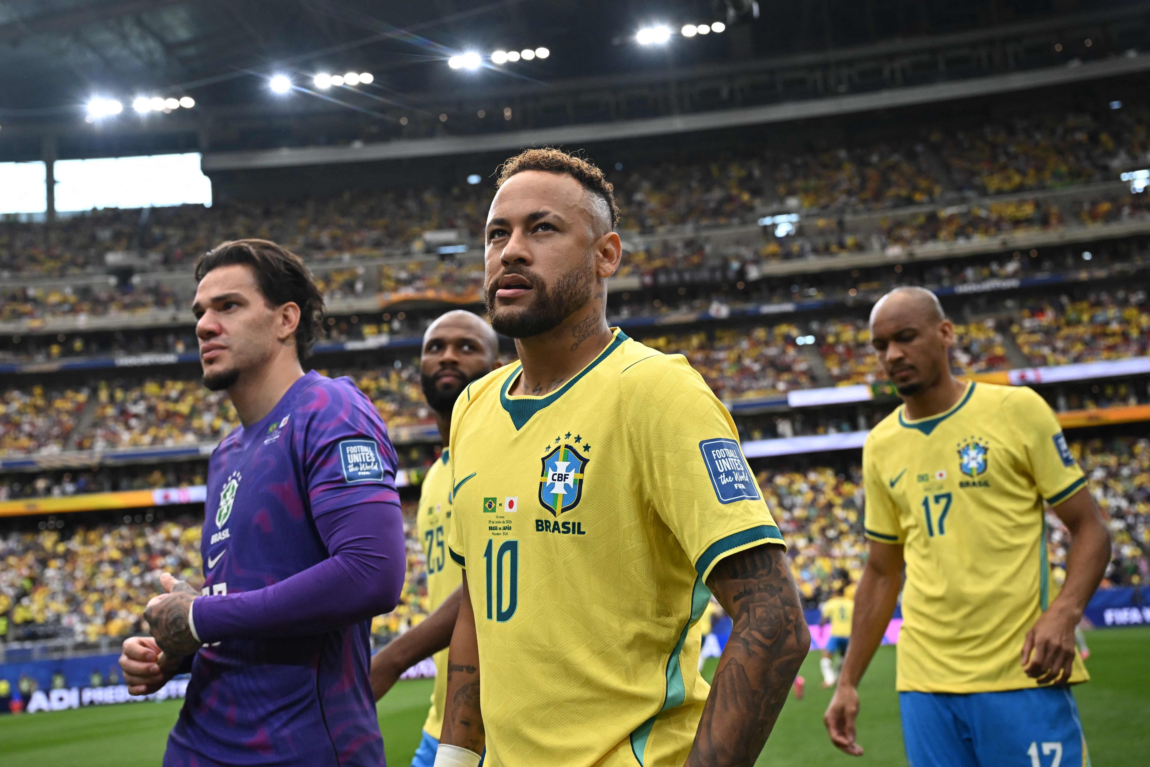 Brasiliens Superstar Neymar im Kreise der Seleção.