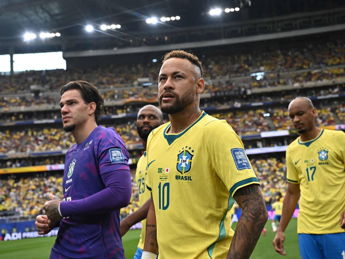 Brasiliens Superstar Neymar im Kreise der Seleção.