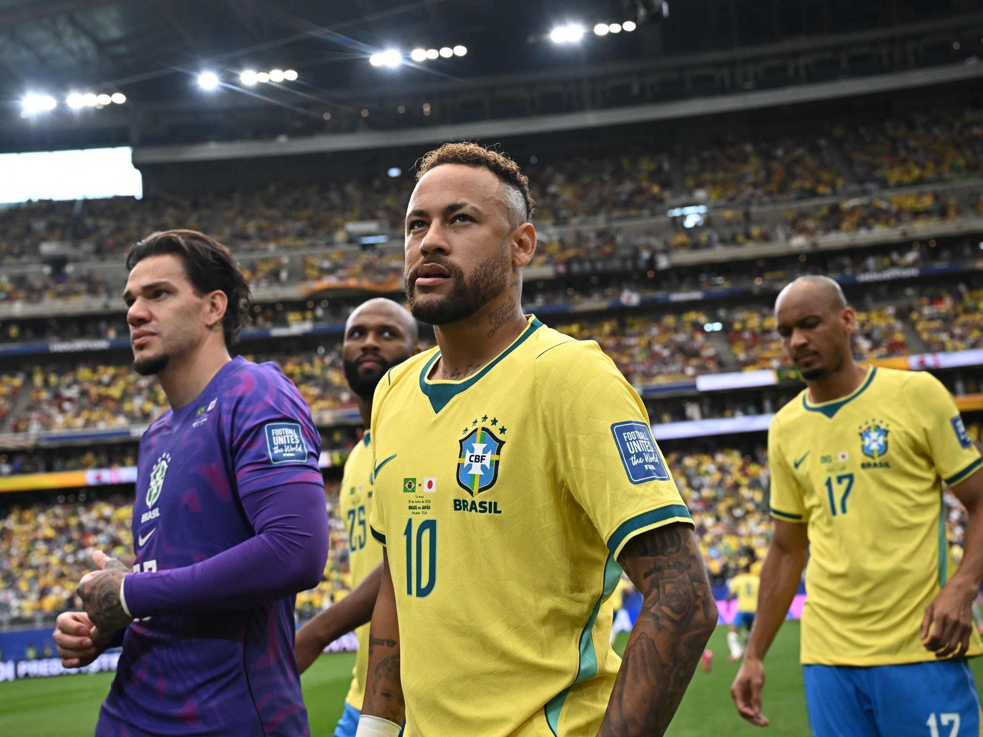 Brasiliens Superstar Neymar im Kreise der Seleção.