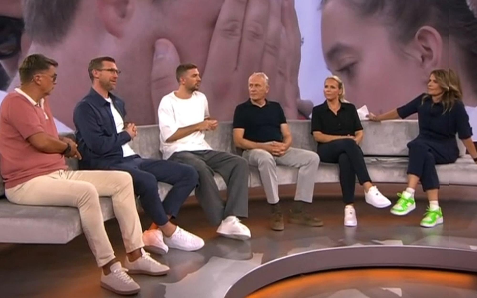 Enttäuschung, Fassungslosigkeit, Ratlosigkeit - und Sorgen um die Zukunft des deutschen Fußballs. Nach dem sensationellen WM-Aus gegen Paraguay herrschte im ZDF-Studio Krisenstimmung. (Bild: ZDF)