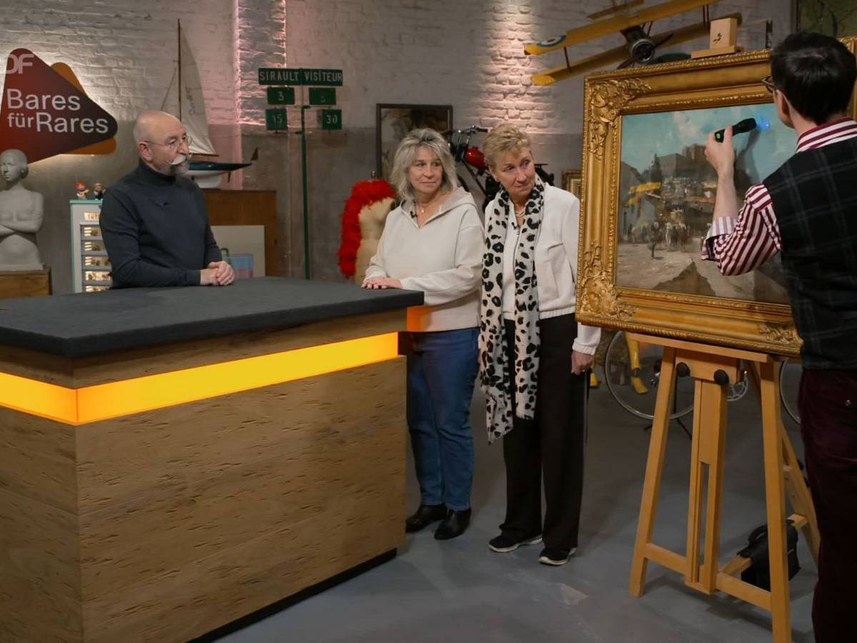 Horst Lichter (links) mochte das mediterrane Flair eines Ölgemäldes. Experte Colmar Schulte-Goltz untersuchte das Objekt zweier Schwestern genauer. (Bild: ZDF)