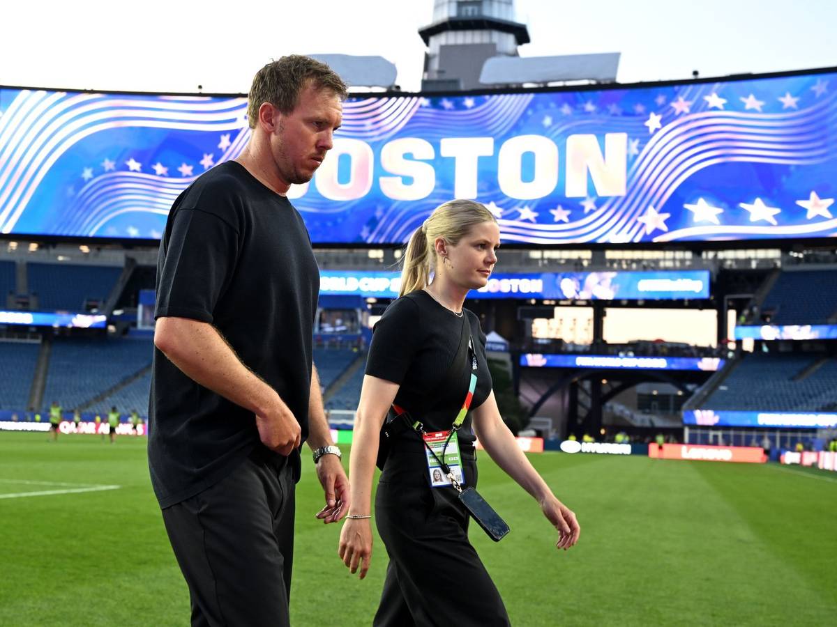 Julian Nagelsmann (l) nach dem WM-Aus im Boston Stadium. Wohin führt sein Weg?