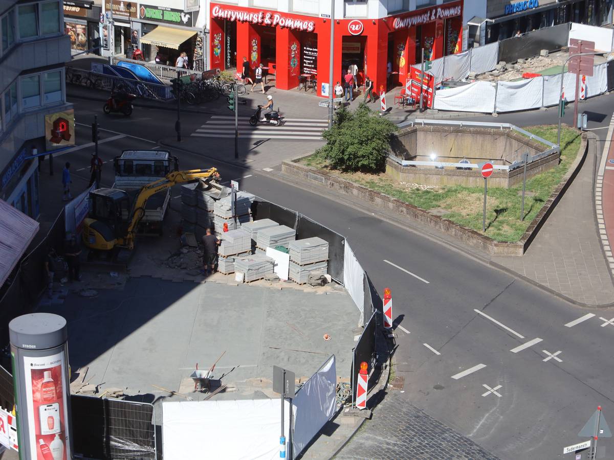 Mehrere Treppenaufgänge wurden mit Betondeckeln versehen bzw. zugemauert. Die Umgestaltung läuft seit dem Frühjahr.