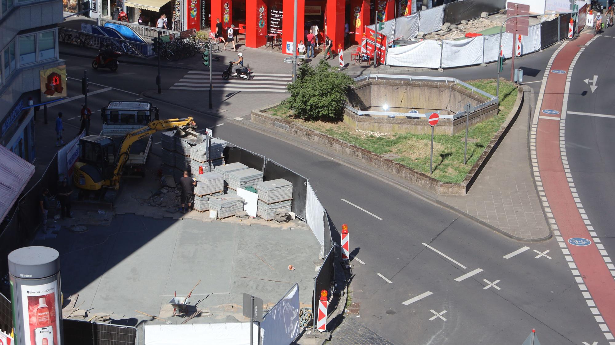 Mehrere Treppenaufgänge wurden mit Betondeckeln versehen bzw. zugemauert. Die Umgestaltung läuft seit dem Frühjahr.