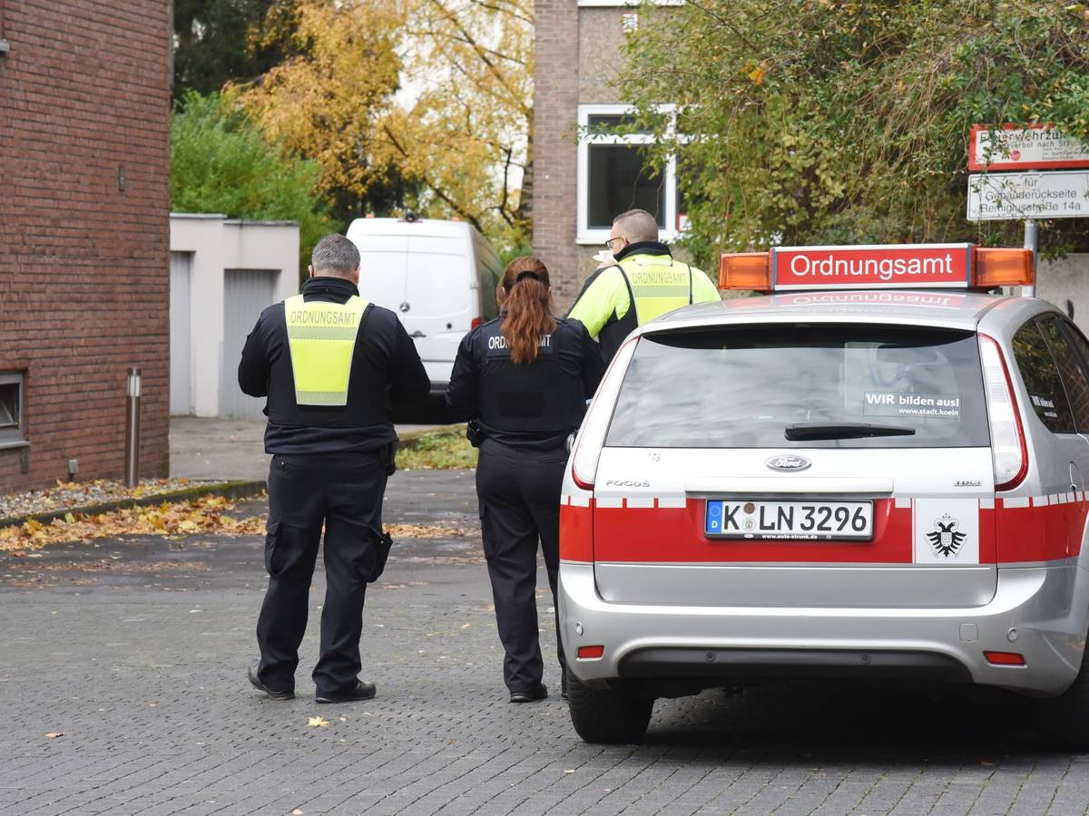 08.11.2021 Köln.
Bombenfund in Köln Sülz.
Noch keine Absperrungen.
Remigiusstraße 16.