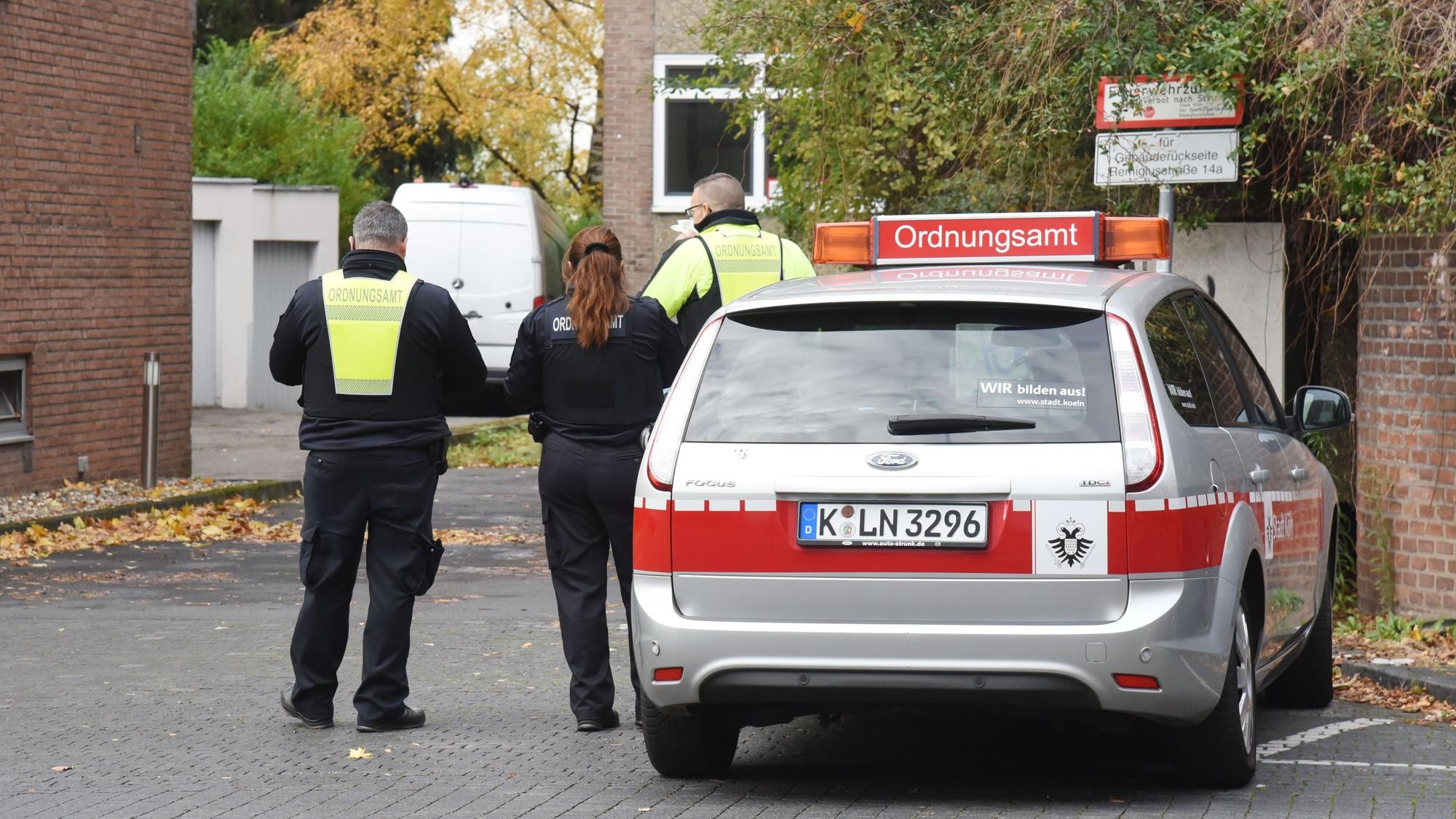 08.11.2021 Köln.
Bombenfund in Köln Sülz.
Noch keine Absperrungen.
Remigiusstraße 16.