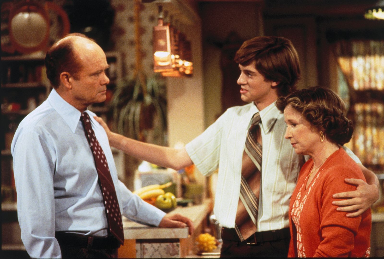 Topher Grace (Mitte) spielte Eric Forman, in dessen elterlichem Keller seine Freunde und er meist abhingen, wenn sie nicht zur Schule mussten.  (Bild: Sony Pictures Home Entertainment)