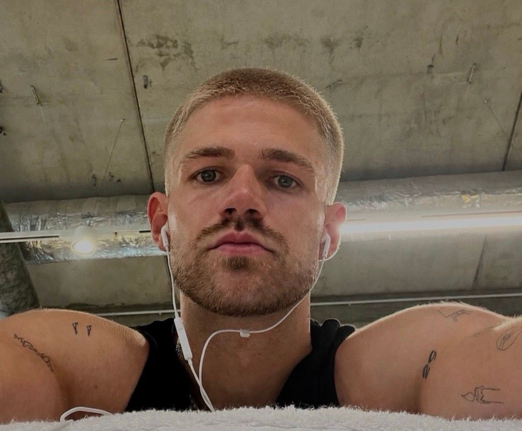 Jan Thielmann (1. FC Köln) zeigt sich auf Instagram mit neuer Kurzhaarfrisur.