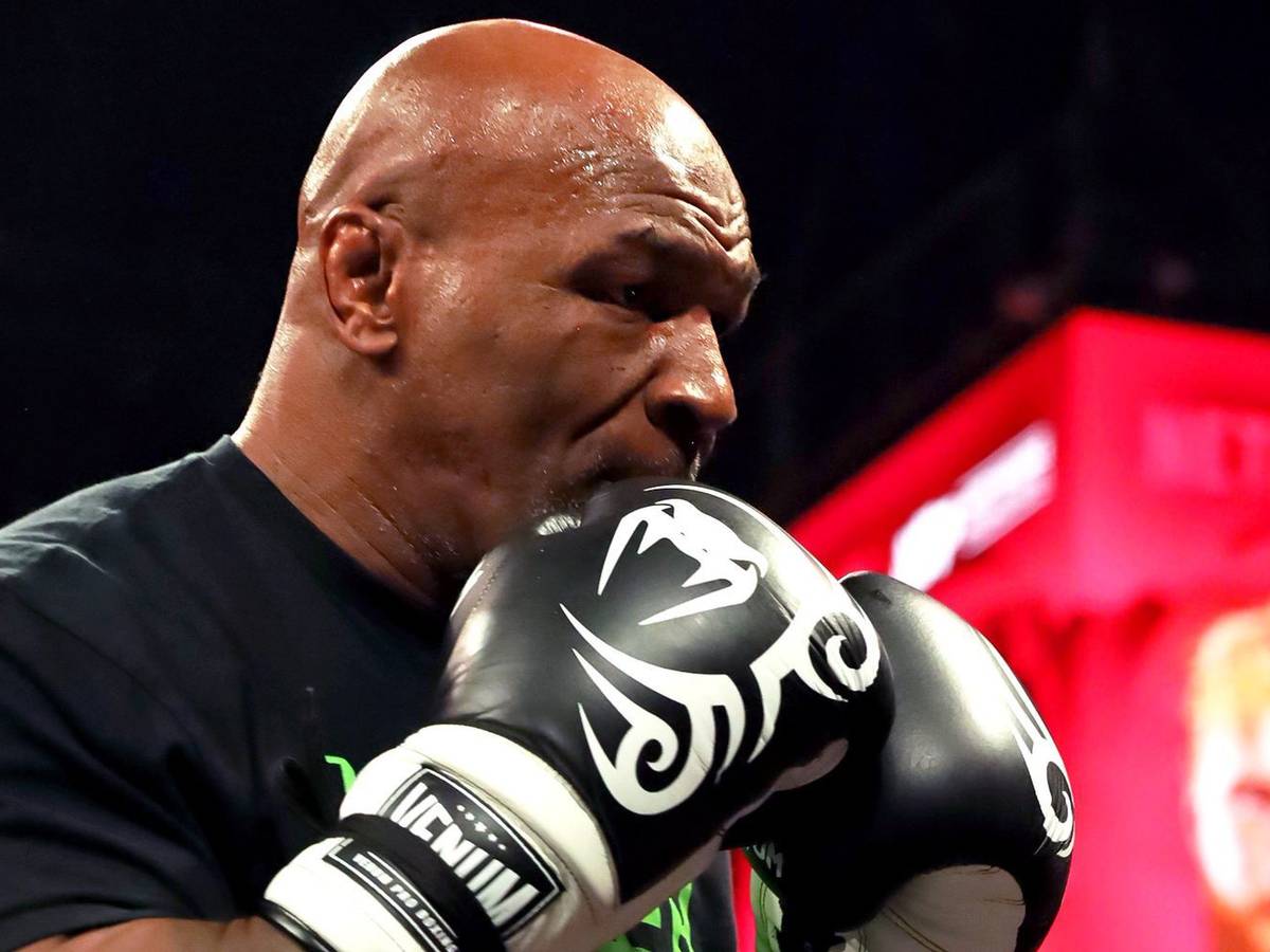 Mike Tyson, hier bei einem Training für den Kampf gegen Jake Paul, feiert am 30. Juni seinen 60. Geburtstag. Sehen wir die Boxlegende noch einmal im Ring? (Bild: 2024 Getty Images/Ayisha Collins)